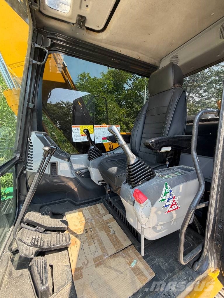 Komatsu PC 130-7 중형굴삭기 7톤-28톤