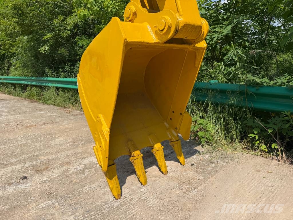 Komatsu PC 130-7 중형굴삭기 7톤-28톤