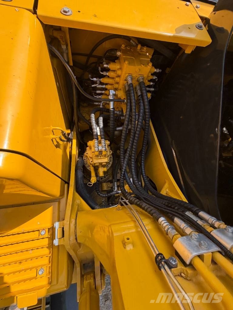 Komatsu PC 130-7 중형굴삭기 7톤-28톤
