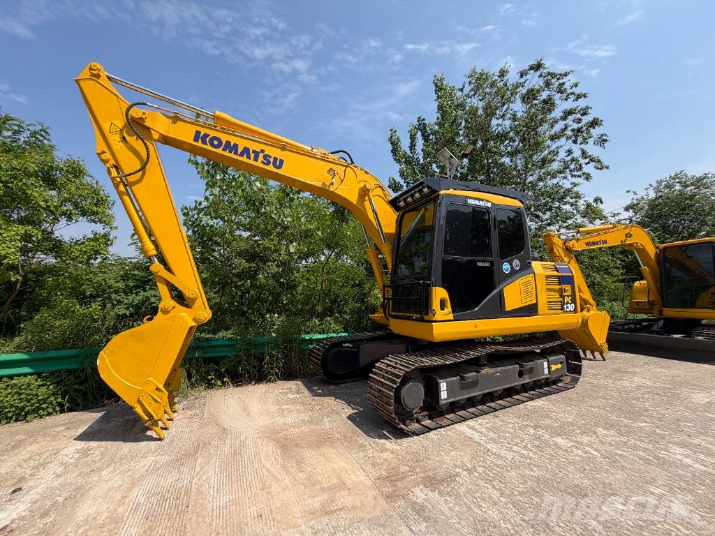 Komatsu PC 130-7 중형굴삭기 7톤-28톤