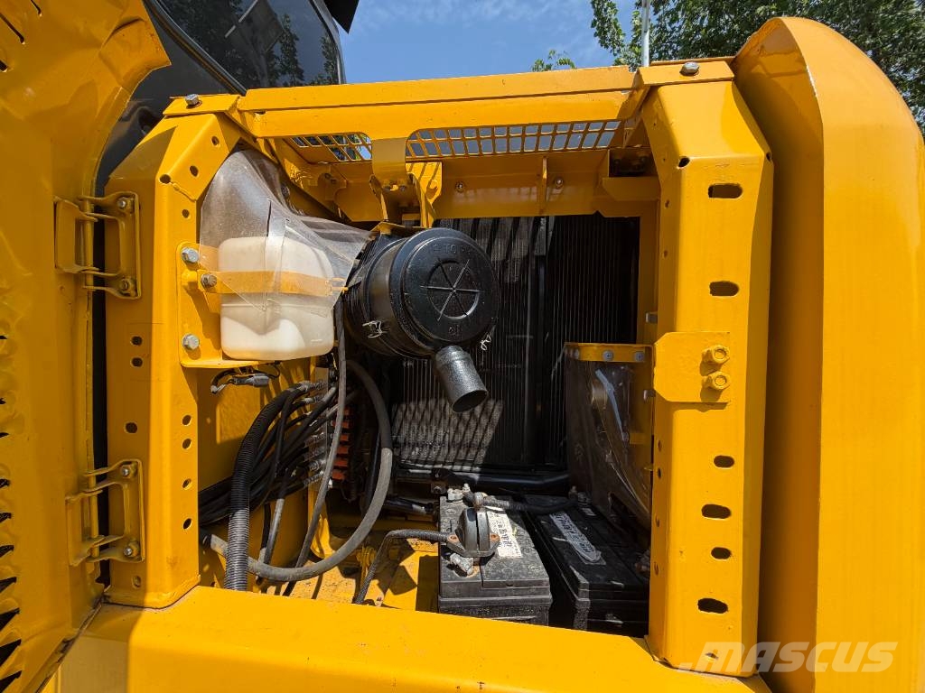 Komatsu PC 130-7 중형굴삭기 7톤-28톤