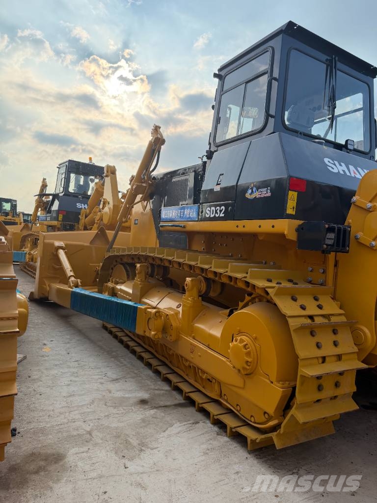 Shantui SD 32   Plenty of bulldozers for choose Dozere Beltegående