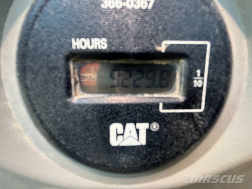 CAT 320 Верижен екскаватор