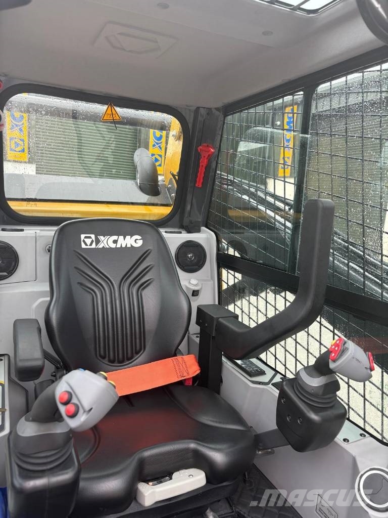 XCMG XC7-SV12 لوادر انزلاقية التوجيه