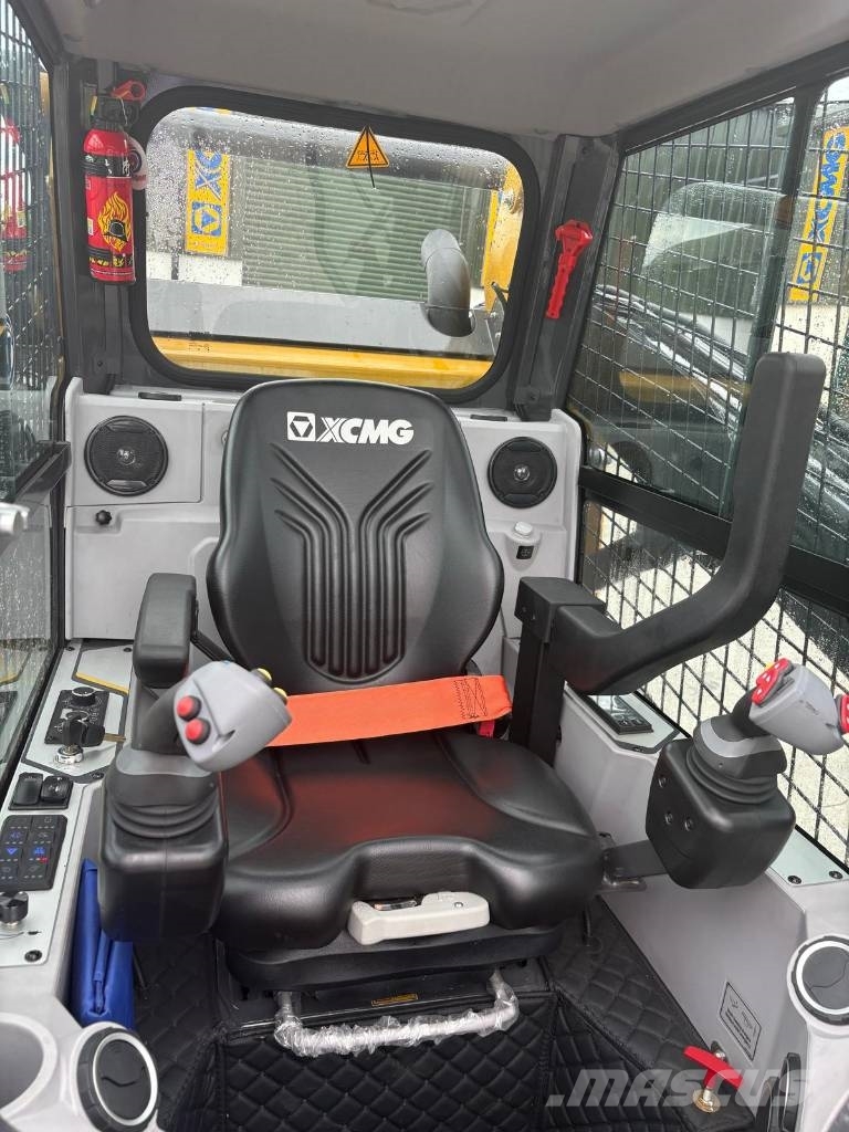 XCMG XC7-SV12 لوادر انزلاقية التوجيه