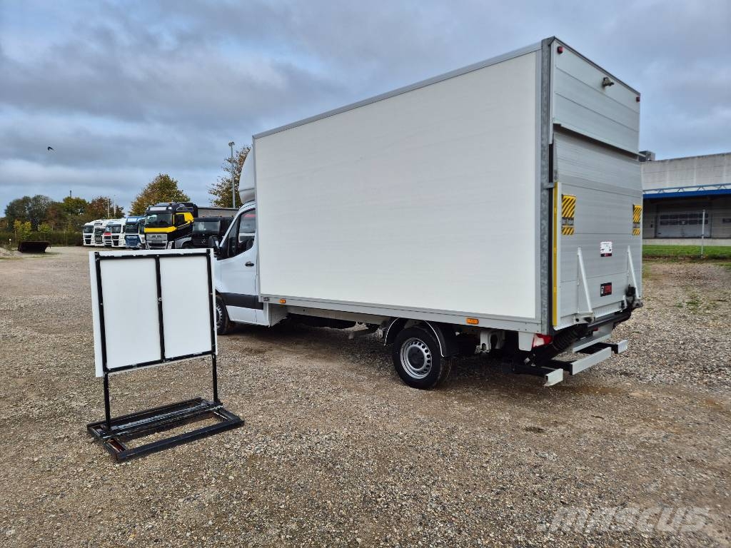 Mercedes-Benz Sprinter 317 med kasse og lift Изотермический фургон