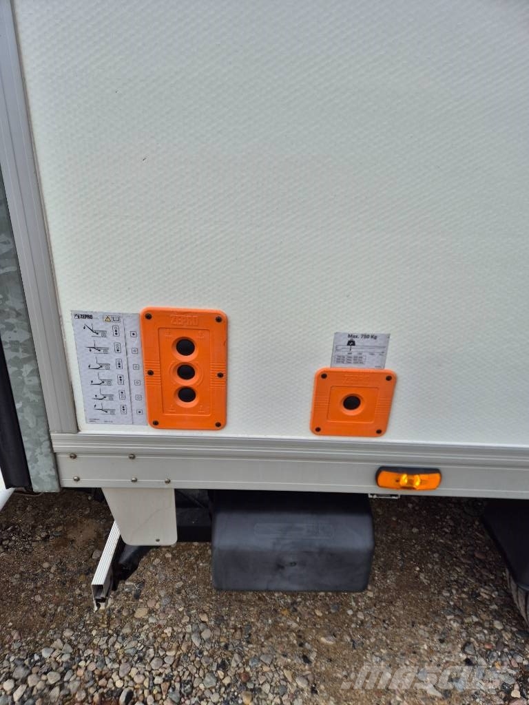Mercedes-Benz Sprinter 317 med kasse og lift Изотермический фургон