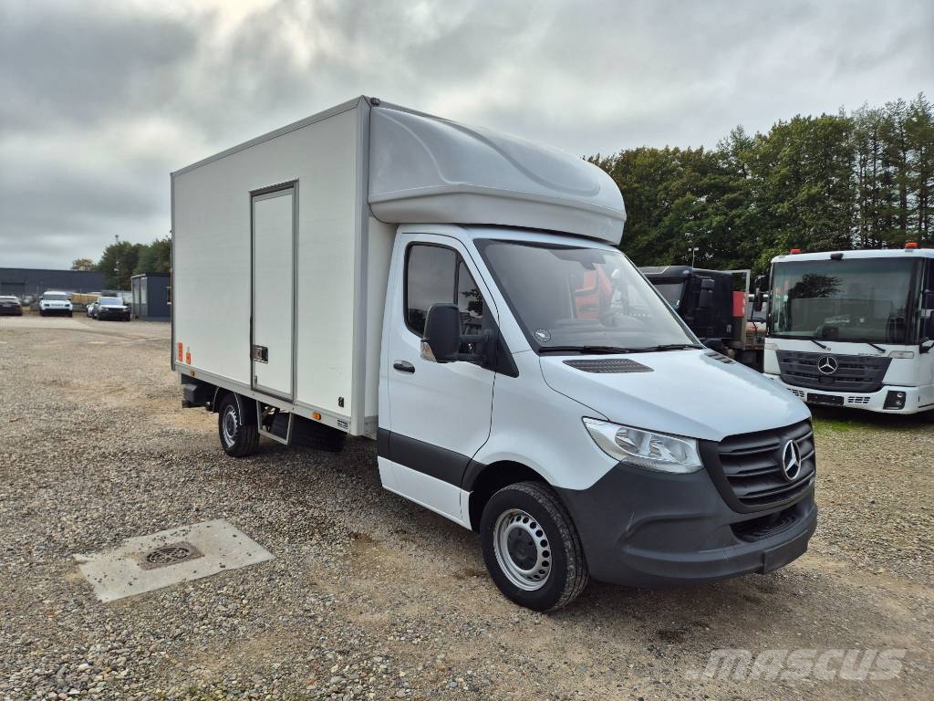 Mercedes-Benz Sprinter 317 med kasse og lift Изотермический фургон