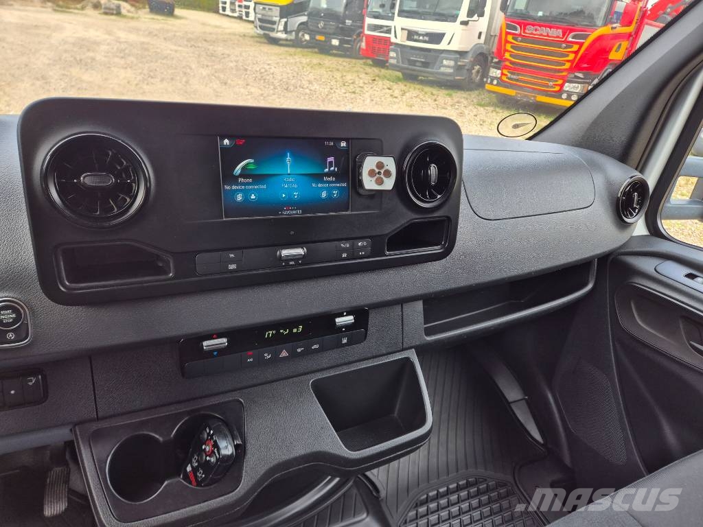 Mercedes-Benz Sprinter 317 med kasse og lift Изотермический фургон