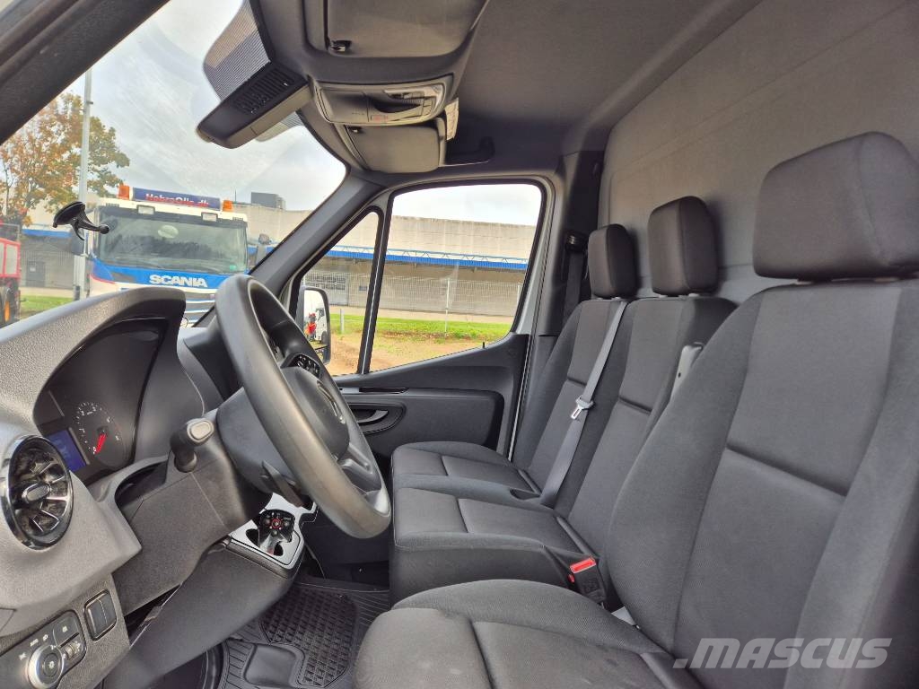 Mercedes-Benz Sprinter 317 med kasse og lift Изотермический фургон