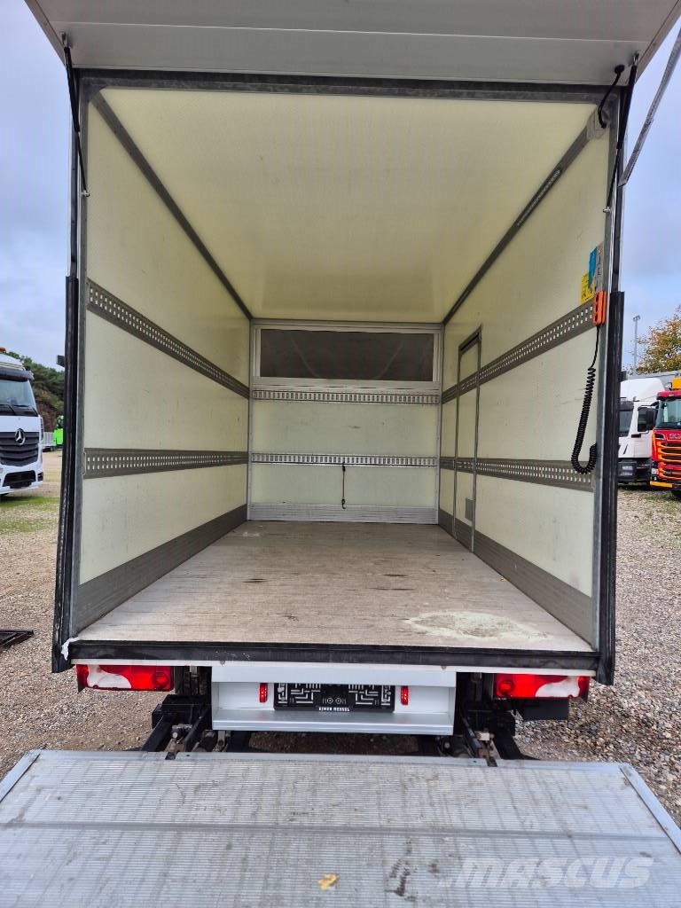 Mercedes-Benz Sprinter 317 med kasse og lift Изотермический фургон