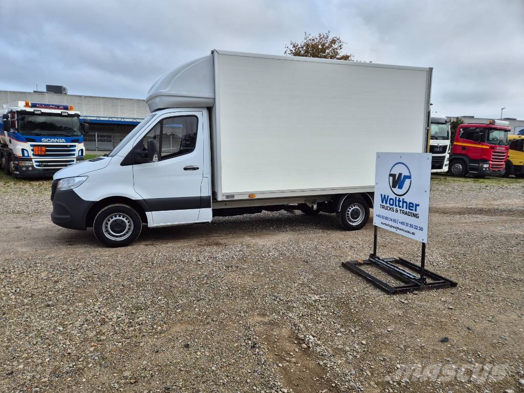 Mercedes-Benz Sprinter 317 med kasse og lift Изотермический фургон