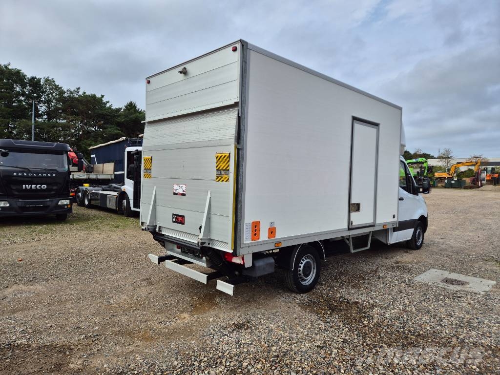 Mercedes-Benz Sprinter 317 med kasse og lift Изотермический фургон