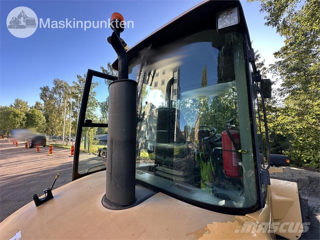 Volvo L32Z Kolesni nakladalci