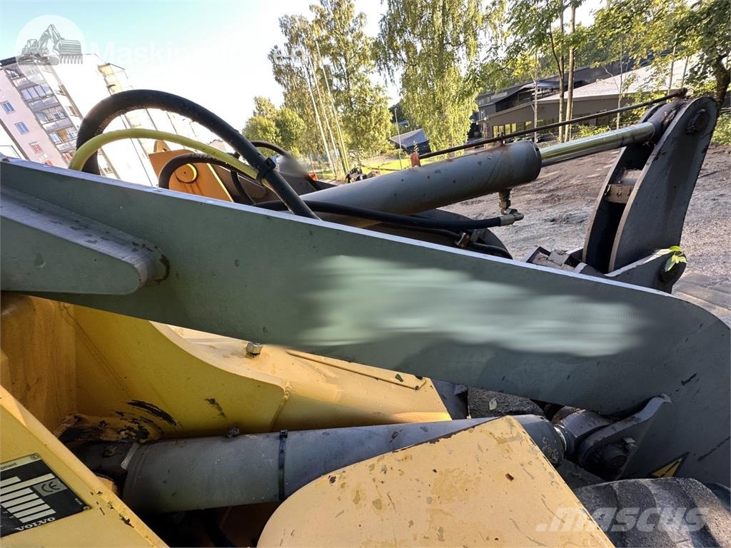 Volvo L32Z Kolesni nakladalci