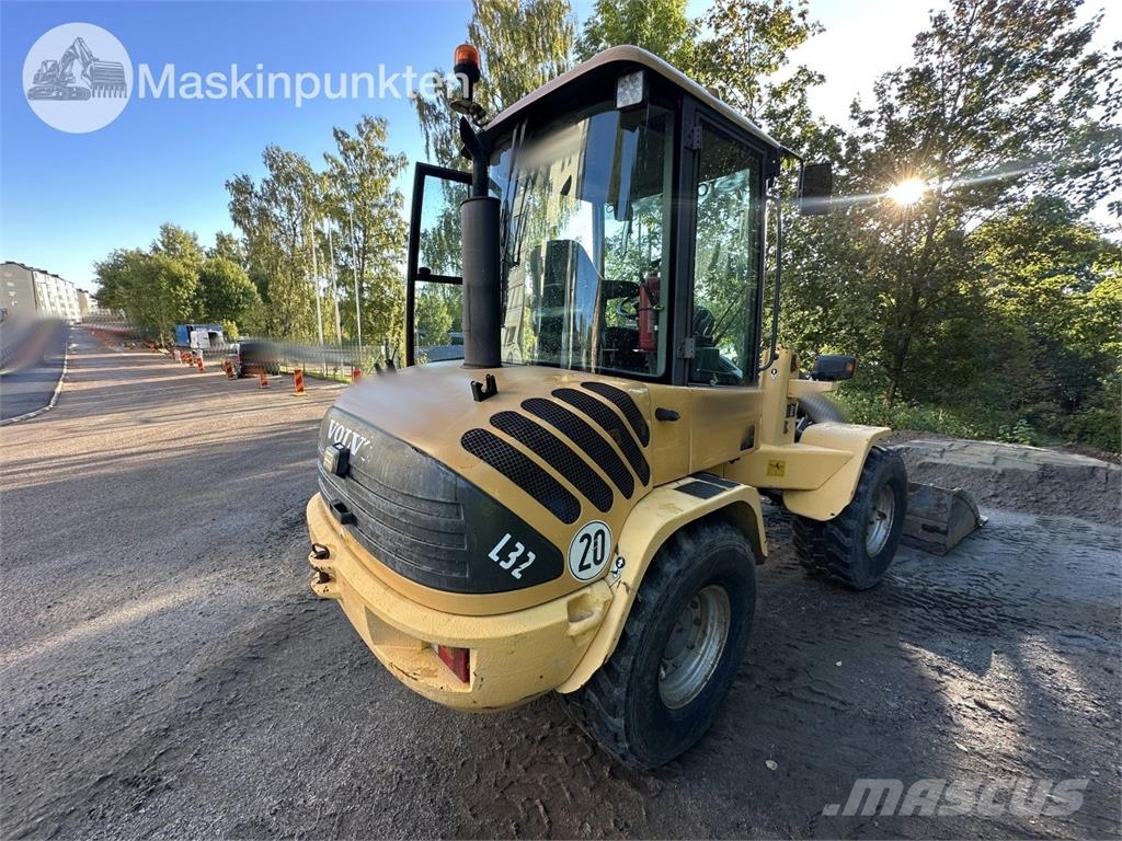 Volvo L32Z Kolesni nakladalci