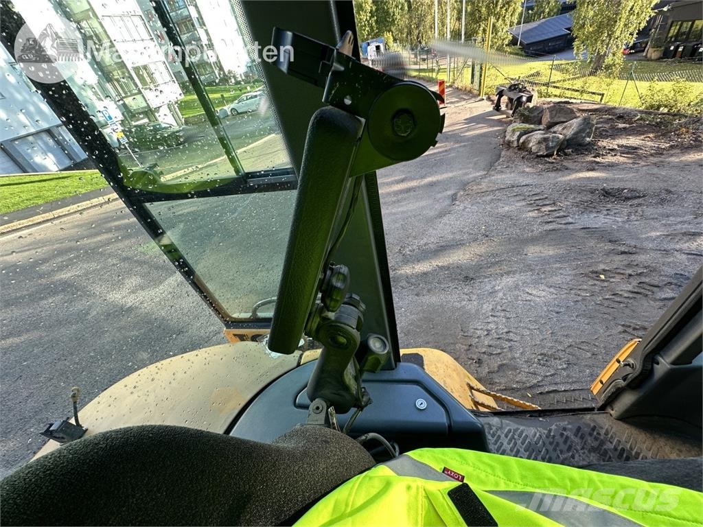 Volvo L32Z Kolesni nakladalci