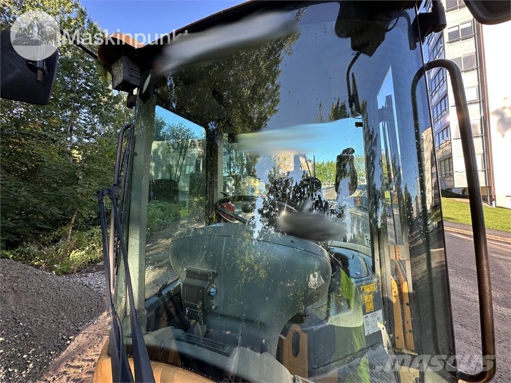 Volvo L32Z Kolesni nakladalci