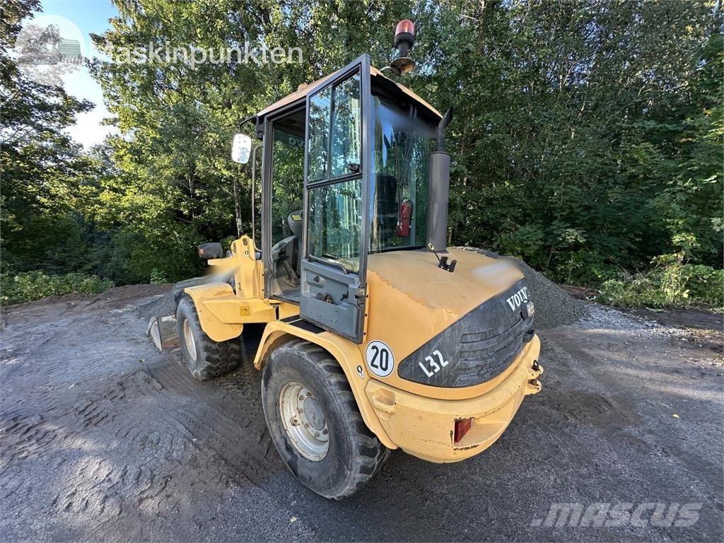 Volvo L32Z Kolesni nakladalci