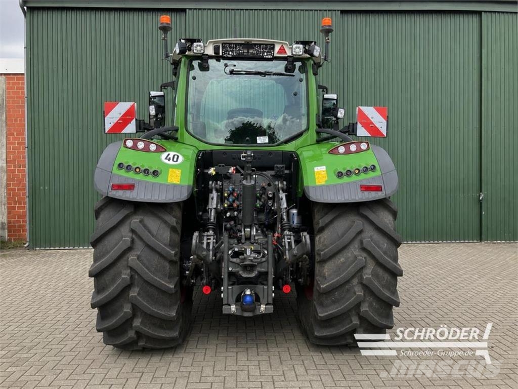 Fendt 724 VARIO GEN6 PROFI PLUS Traktoren