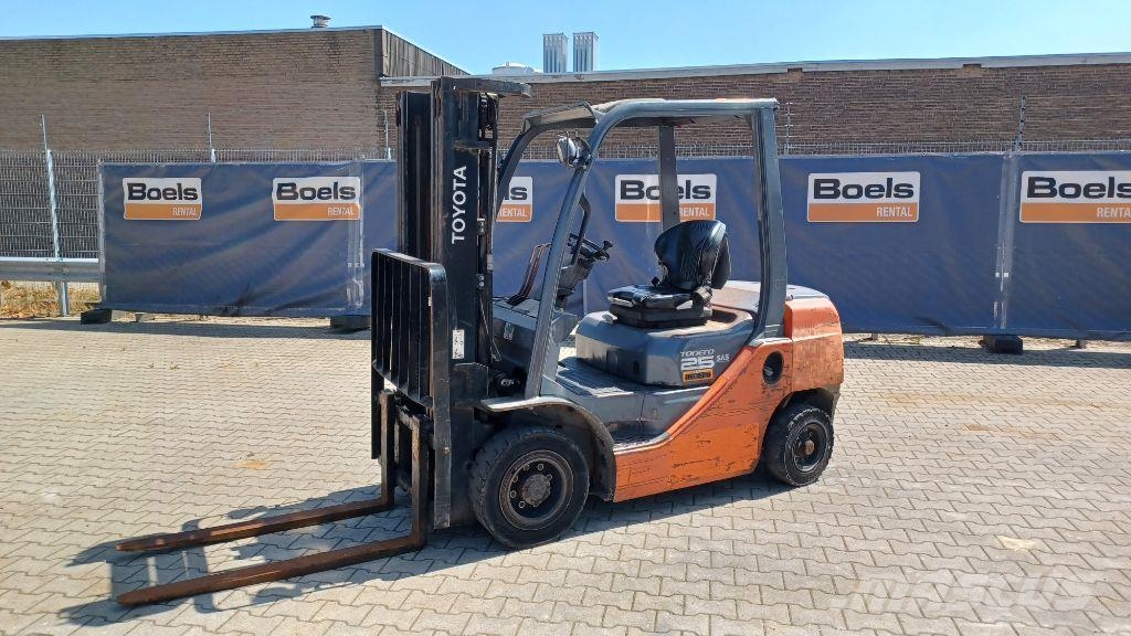 Toyota 02-8FDF25 Дизелови камиони