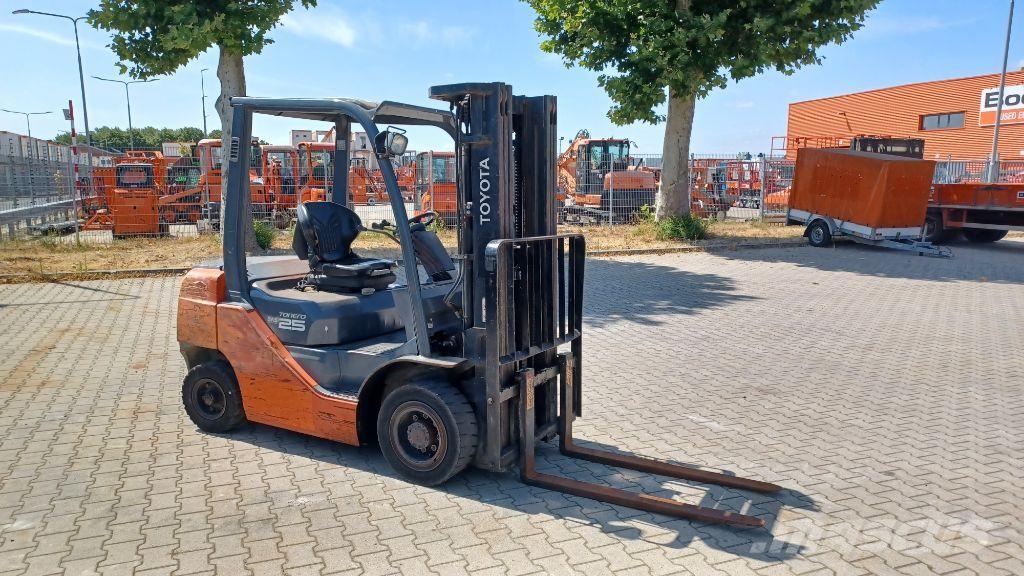 Toyota 02-8FDF25 Дизелови камиони