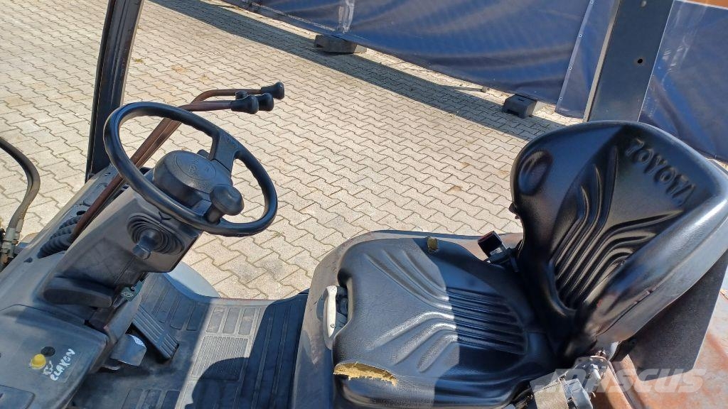 Toyota 02-8FDF25 Дизелови камиони