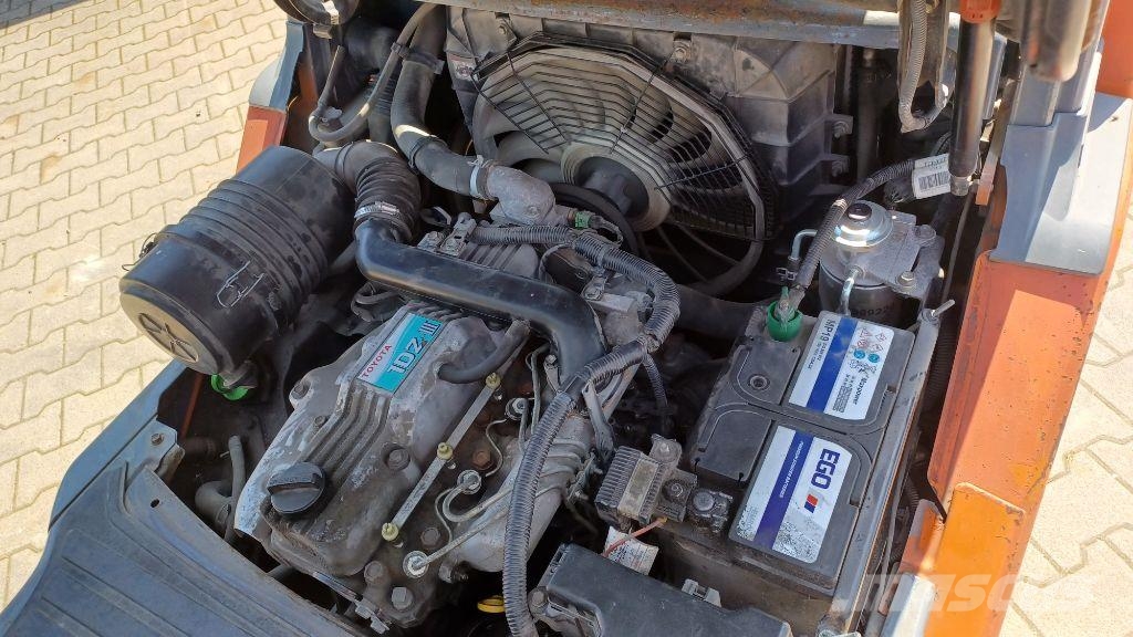 Toyota 02-8FDF25 Дизелови камиони