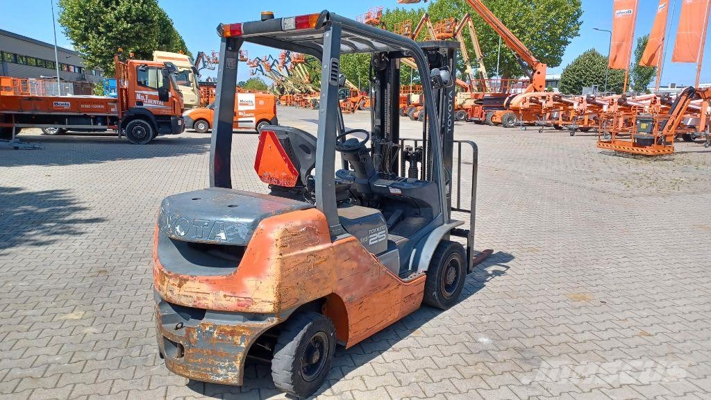 Toyota 02-8FDF25 Дизелови камиони