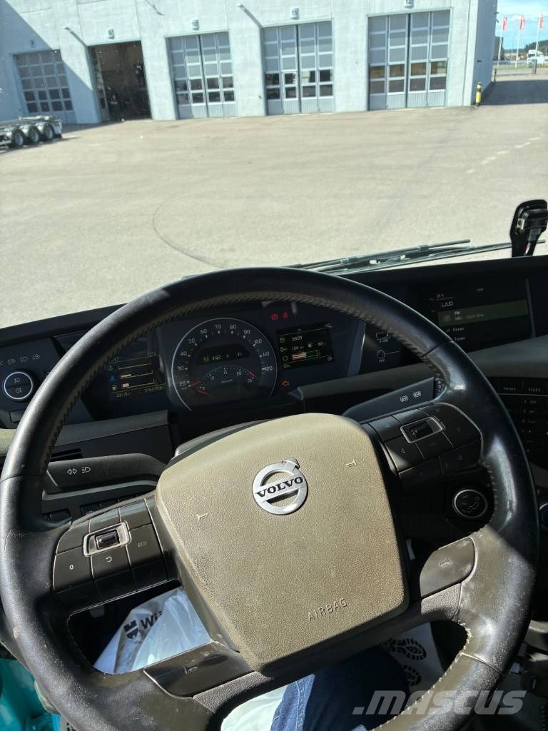 Volvo FH Savivarčių priekabų vilkikai