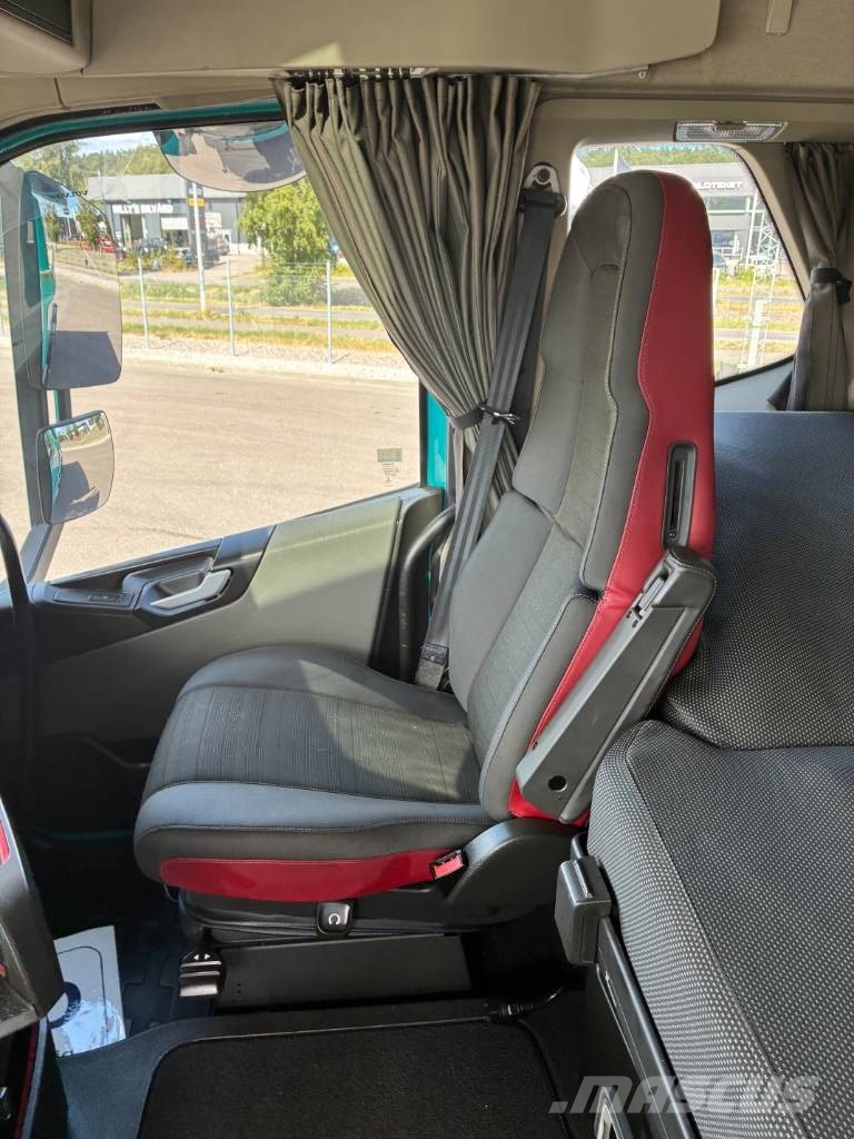 Volvo FH Savivarčių priekabų vilkikai