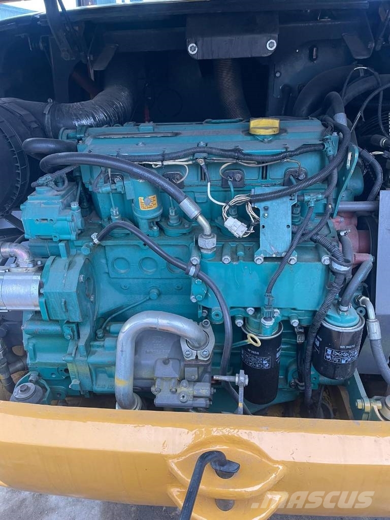 Volvo L 40 B Колесни товарачи