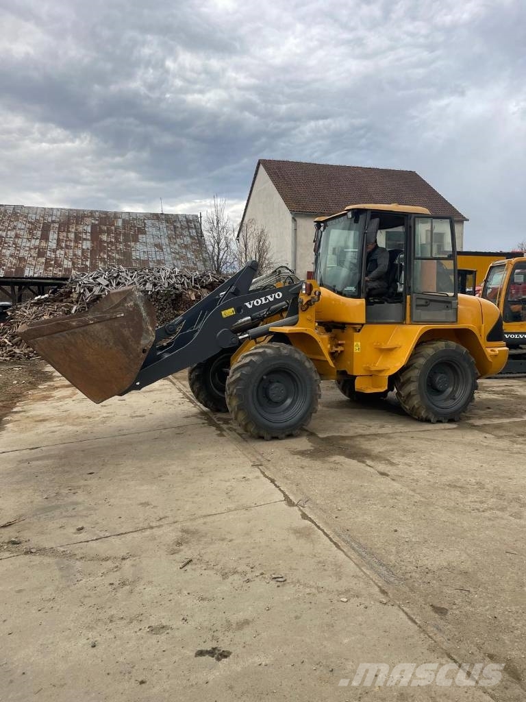 Volvo L 40 B Колесни товарачи
