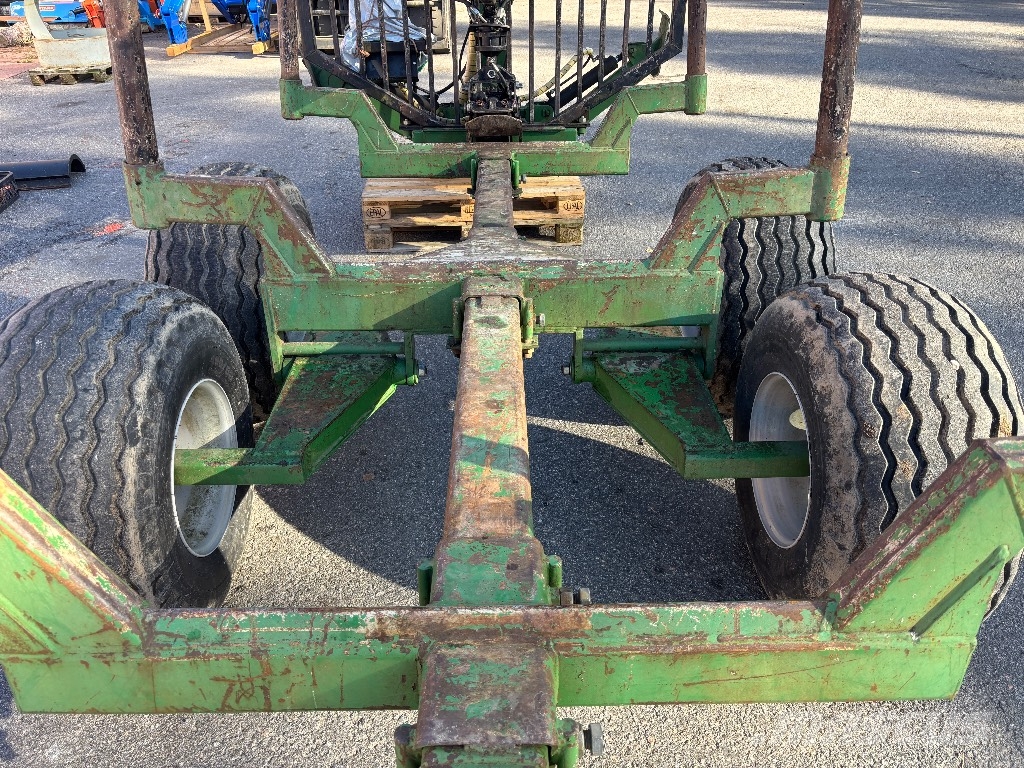 Farma 8-51D Metsäperävaunu paketti Skogsvagnar