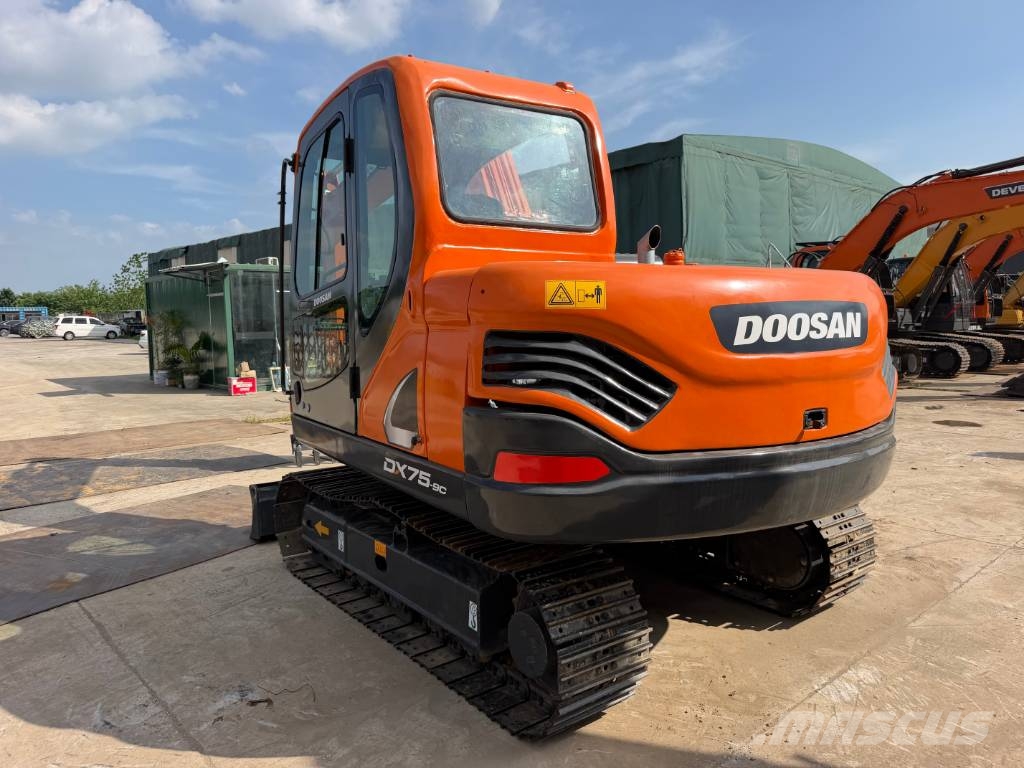Doosan DX75 Pelle sur chenilles
