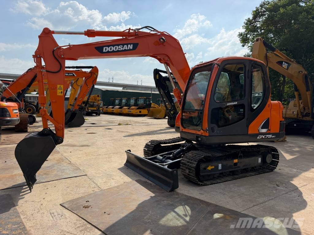 Doosan DX75 Pelle sur chenilles