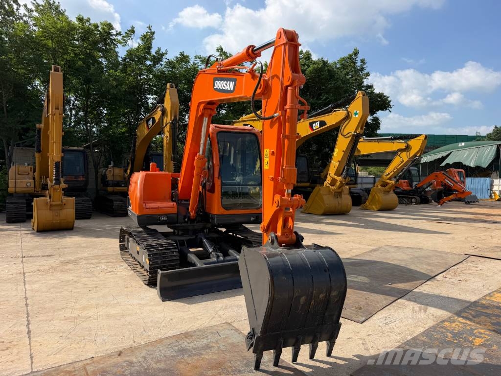 Doosan DX75 Pelle sur chenilles