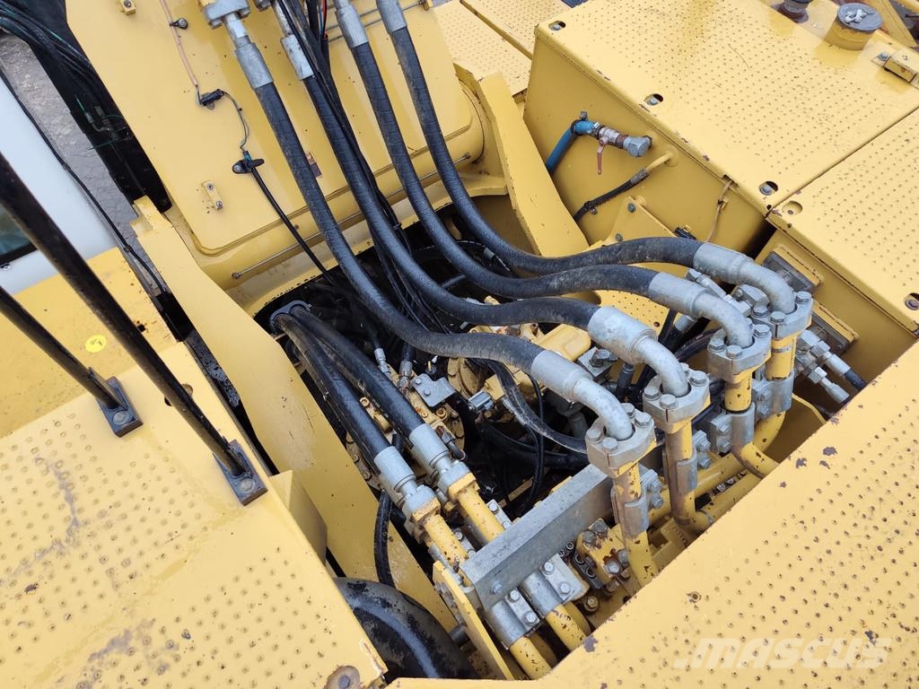 CAT 374F D . Raupenbagger