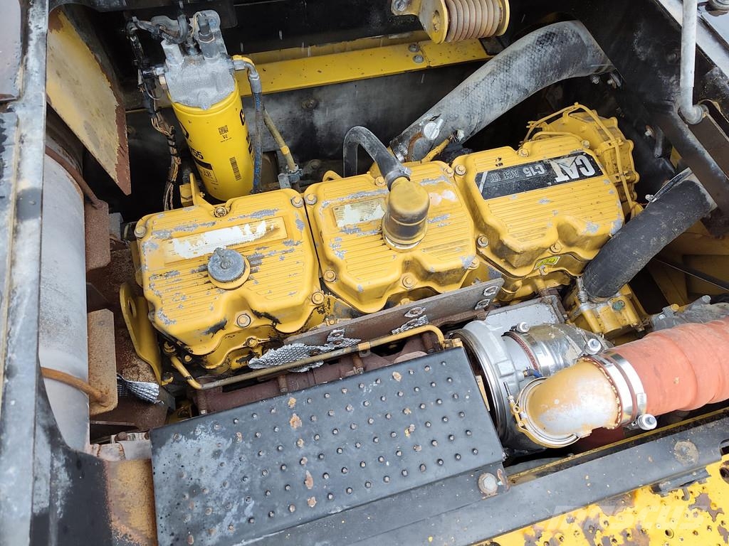 CAT 374F D . Raupenbagger