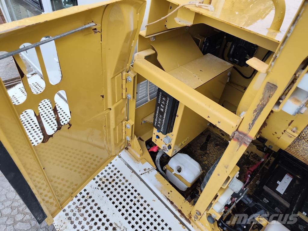 CAT 374F D . Raupenbagger