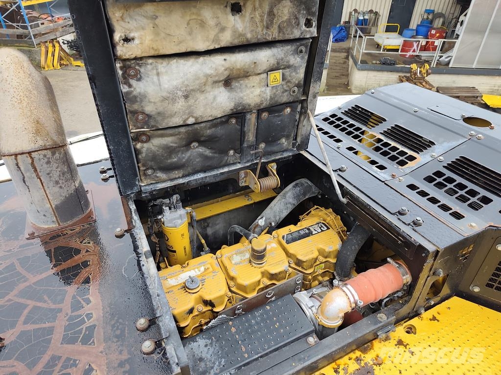 CAT 374F D . Raupenbagger