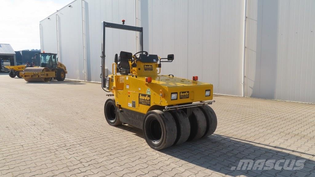 Sakai TS160-4 Kolesni valjarji s pnevmatikami