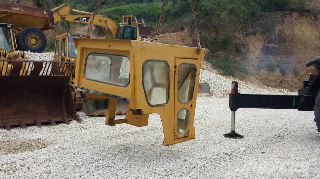 CAT Καμπίνα Caterpillar Cabins and interior