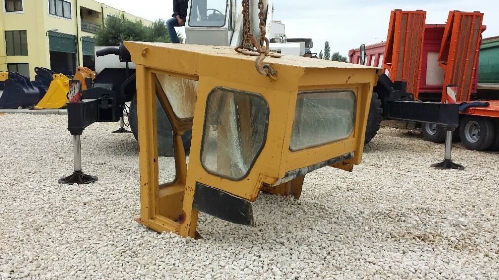 CAT Καμπίνα Caterpillar Cabins and interior
