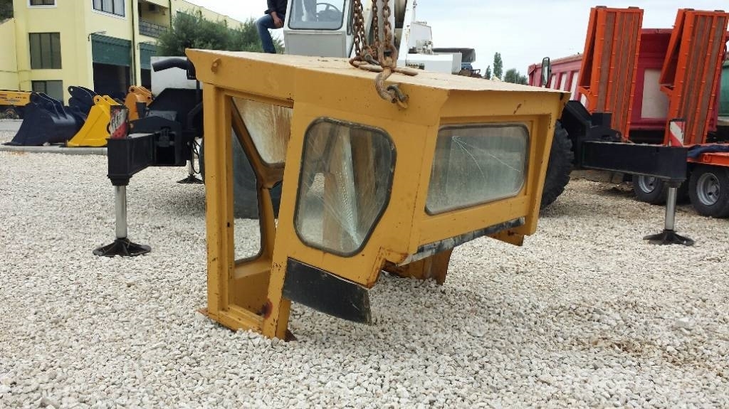 CAT Καμπίνα Caterpillar Cabins and interior
