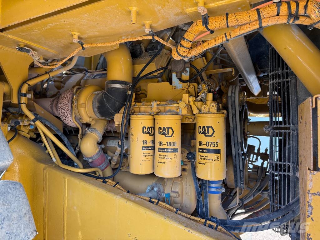 CAT 775F - German Machine / Auto Greasing Starre dumpers