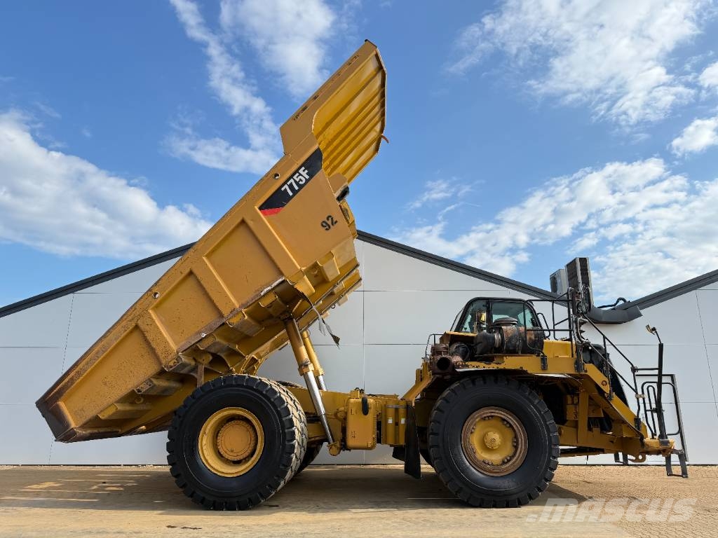 CAT 775F - German Machine / Auto Greasing Starre dumpers