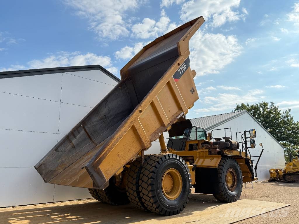 CAT 775F - German Machine / Auto Greasing Starre dumpers