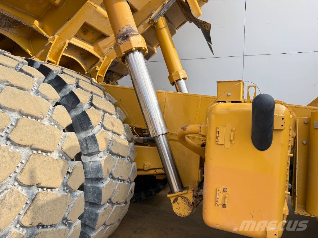 CAT 775F - German Machine / Auto Greasing Starre dumpers