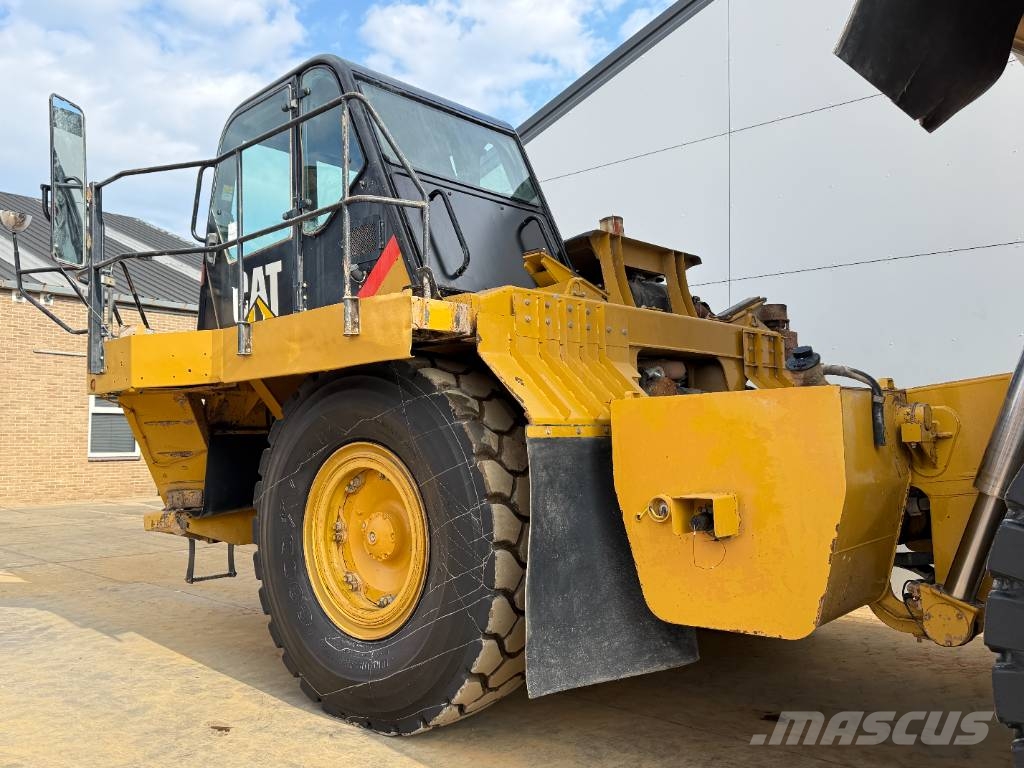 CAT 775F - German Machine / Auto Greasing Starre dumpers